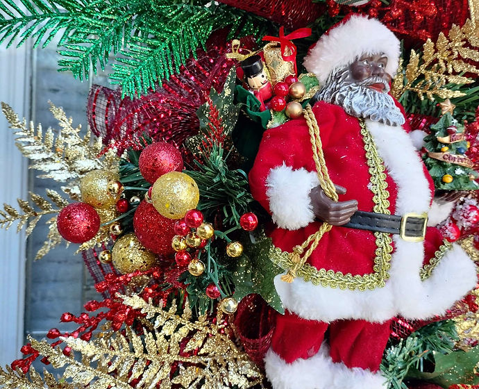 Elegant Santa Claus Holiday Swag