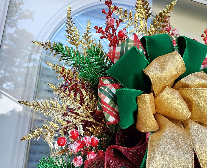 Elegant Santa Claus Holiday Swag