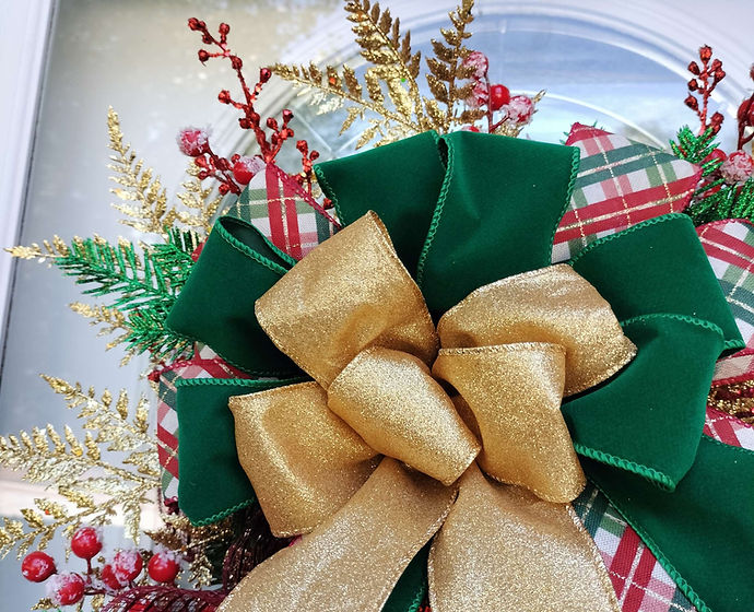 Elegant Santa Claus Holiday Swag