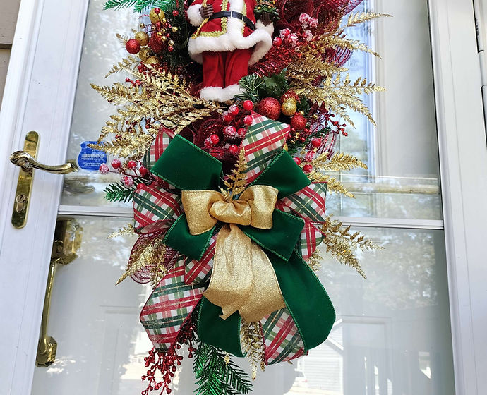 Elegant Santa Claus Holiday Swag