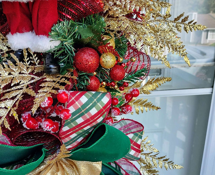 Elegant Santa Claus Holiday Swag
