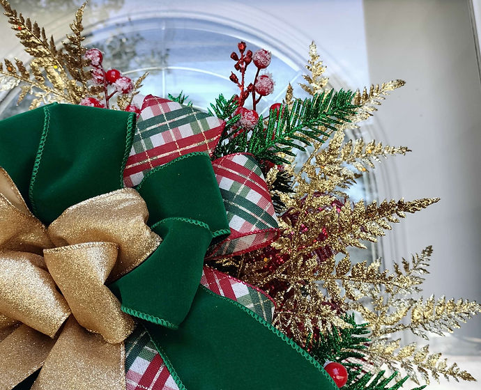 Elegant Santa Claus Holiday Swag