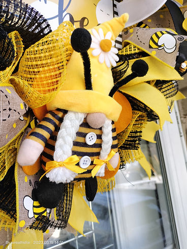 Bumble Bee Wreath